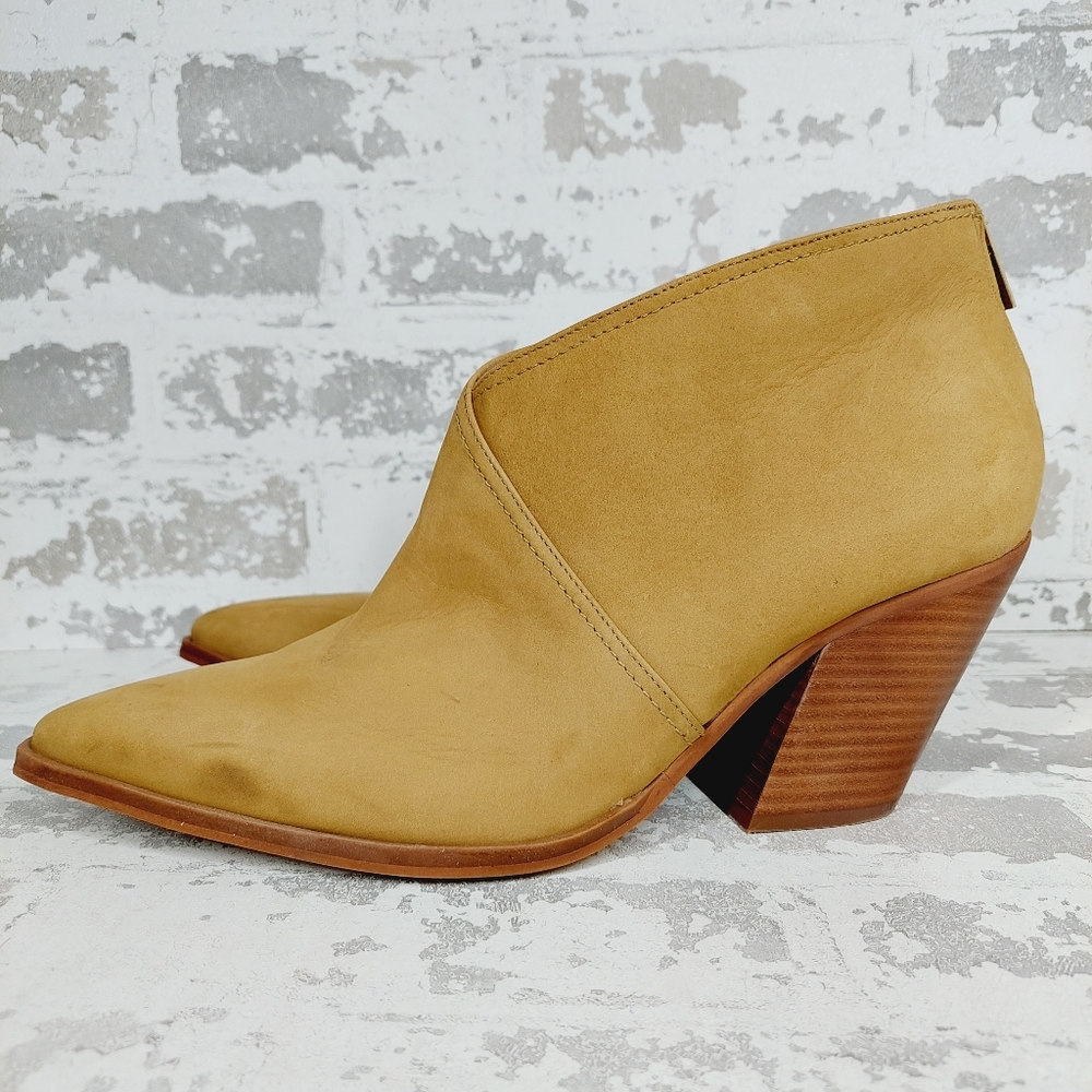 NEW Vince Camuto Grishell Tan Leather Block Heel Ankle Boots i419